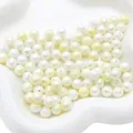 Dettaglio di perline rotonde in acrilico bianco iridescente per creazione gioielli DIY - 8mm 20g/Confezione (Circa 80pz) / Serie giallo chiaro