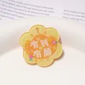 Colgante de acrílico amarillo en forma de flor con texto inspirador y motivos de sol - 39x42mm (1 Pieza/Paquete) / Rico y Guapo