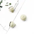 Set di campanelli in ferro verniciati color crema per gioielli natalizi fai-da-te - Confezione da 10 / Bianco avorio