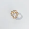Eleganter goldener Dreiring-Seidenschal-Clip besetzt mit brillant funkelnden Straßsteinen - LI-4 Gold Invertiertes Dreieck Strass