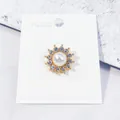 Elegante zonvormige broche met parel en strass steentjes mode sieraad - Zonnebloem Stijl / Goud
