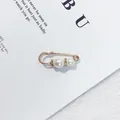 Minimalistische Sicherheitsnadel-Brosche mit zwei Perlen und Strass auf Karte - Doppel Perle Gold Stil (LC-9) / Länge 3,5 cm