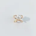 Elegante goldene Metall-Seidenschalschnalle im koreanischen Stil mit zentraler Perle - LI-12 Gold Perle Schleife