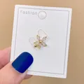 Eleganter goldfarbener Kristall-Blumen-Brosche für Strickjacken und gegen Verrutschen - Goldene Sonnenblume (A-76)