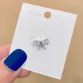 Glitzernde Zirkonia-Schleifenbrosche in Silber für Kleidungsdekoration auf weißer Karte - Silver Bow-tie (A-79)
