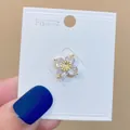Eleganter vierteiliger Blumen-Strass-Broschenstift für modische Strickjacken-Dekoration - Gold Four-petal Flower (A-80)