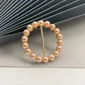 Eleganter runder Schalschnalle mit champagnerfarbenen Perlen für Damen-T-Shirt-Knoten - Goldbasis Weiße Perle