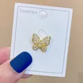Elegante goldene Schmetterlingsbrosche mit funkelnden Kristallen im Marquise-Schliff - Gold Butterfly (A-86)