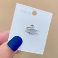 Exquisite silberne Schwanenbrosche mit funkelnden Kristallen für elegante Strickjacken - Silver Rectangular Rhinestone Swan (A-91)