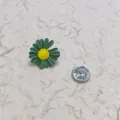 Green daisy flower enamel pin brooch with yellow center and silver metal clutch back - A9-94 / Green