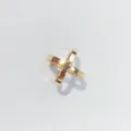 Eleganter minimalistischer goldfarbener X-förmiger Schallenverschluss mit Strass-Detail - LI-14 Gold X-Form Dreiring Strass