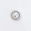 Elegante parel magnetische broche gesp met kleine parel rand voor dames kleding - Gevlochten Parelrand (x1-03) / Zilver
