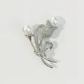 Eleganter silberner Tulpenstrauß-Brosche mit weißen Perlen im Vintage-Stil für Kleidung - Tulpenstil (A1-57)