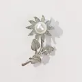 Eleganter Retro-Silberblumen-Brosche mit weißer Perle für modische Kleidungsdekoration - Sonnenblumenstil (A1-69)