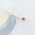 Eleganter doppelseitiger Broschenstift mit weißer Perle und Goldkugel für Kleidung - Kunstperlen- und Goldkugel-Stil (LC-44) / Länge 3.8cm