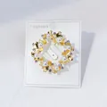 Exquisite Perlen-Blumenkranz-Brosche in Vintage-Gold-Finish für elegante Anzug-Accessoires - Runder Kranz Stil (A12-1)