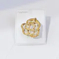 Eleganter Vintage Gold Blumen Brosche mit weißen Perlen für Damen Anzug Zubehör - Mehrlagiger Blütenblatt-Stil (A12-4)