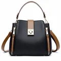Sac seau élégant en cuir grainé noir et marron avec de jolis détails dorés pour femme - Noir