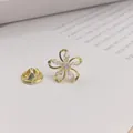 Eleganter goldener Blumen-Broschenstift mit funkelnden klaren Zirkonsteinen für Damen - Gold Fünf-Blatt-Blume