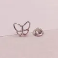 Eleganter silberner Schmetterling Mini-Brosche Pin für Kleidung Anti-Exposure Befestigung - Hohler Schmetterling Stil (A11-116)