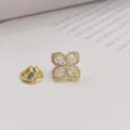 Eleganter vergoldeter Kupfer-Blumenanstecker mit Zirkonia-Steinen für Damen - Goldener Vierblättriges Kleeblatt-Stil