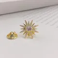 Elegante goldene Stern-Brosche besetzt mit funkelnden Premium-Zirkonia-Kristallen für Damen - Gold Sternenstrahl Stil