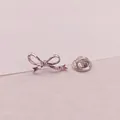Eleganter silberner Mini-Schleife-Broschen-Anstecknadel für Kleidung und Ausschnitt - Minimalistischer Schleifen Stil (A11-122)