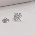 Eleganter blattförmiger Kupfer-Brosche mit Zirkonia-Kristallen in Silber-Finish - Silbernes Blatt-Design