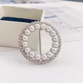 Eleganter silberfarbener runder Seidenschal-Clip mit Perlen und Strass für Damen - Silberner Doppelkreis-Stil (A6-42)