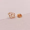 Eleganter goldfarbener Mini-Broschenstift in Herzform mit Stern- und Planetenring-Design - Sternenring-Herz-Stil (A11-131)