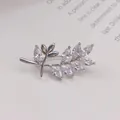 Eleganter silberner Zweig-Brosche mit Markise-Zirkonia-Einlage für Damen - Silber Zweig Stil