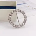 Eleganter silberner runder Seidenschal-Clip mit Perlen- und Kristallverzierung für Kleidung - Silberner gemischter Strassstil (A6-38)