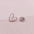Eleganter silberner Herz-Sicherheitsanstecker für Ausschnitt und Fixierung von Kleidung - Hohler Herz Stil (A11-130)