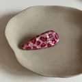 Barrette chic à motif léopard rose avec texture nacrée et une inscription dorée - Barrette Goutte d'Eau Imprimé Léopard (7#)