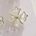 Eleganter goldener Blumen Kristall Broschen Pin für den Ausschnitt von Damenbekleidung - Kreuzstern-Stil (A15-123)