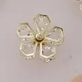 Eleganter blumenförmiger Anti-Expositions-Broche mit klaren Kristallblättern in Gold - Transparente Blume Stil (A15-115)