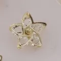 Eleganter sternförmiger kleiner Broschen-Pin mit klaren Kristallen und Gold-Finish - Pentagramm Stern Stil (A15-117)