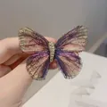 Primer plano de broche de mariposa bordado degradado con pin de aleación vintage - Degradado Púrpura Rosa & Oro (A21-40)