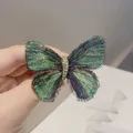 Primer plano de broche de mariposa bordada en degradado verde con cuerpo de aleación. - Degradado Verde & Azul Oscuro (A21-41)
