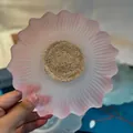 Bandeja de té de cristal rosa mate con diseño de flor de loto para aperitivos - Soporte De Tetera Loto (Con Almohadilla De Lufa) / Rosa Mate