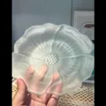 Künstlerischer mattierter, lichtdurchlässiger Glasteller in Lotusform für Desserts - Bernstein