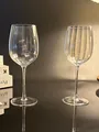 Elegantem Bordeaux Weinglas-Set aus Kristall mit vertikalen Streifen auf dunklem Grund - 2-teiliges Geschenkset / Transparent