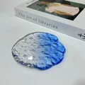 Handgefertigter blau verlaufender Kristallglas-Untersetzer mit Hammerschlag-Textur - Round Shape / Verlauf Blau