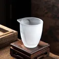 Elegante jarra de té de vidrio esmerilado con patrón de tinta en base de madera - Taza Fair de Tinta con Esmalte de Color (Negro)