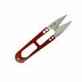 Detailaufnahme einer professionellen U-förmigen Fadenschere für Näharbeiten - Länge 10cm / Zufällige Farbe