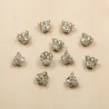 Calottes de perles vintage en forme de couronne argentée pour création de bijoux DIY - 4x5mm (40 Pièces/Paquet) / Blanc K