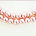 Nahaufnahme von glänzenden rosa elektroplattierten Glasperlen für DIY-Schmuck - 4mm (100 Stk) / Rosa