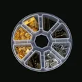 Ronde doos met 8 vakken en veelkleurige metalen koorduiteinden voor DIY-sieraden - Ribbon Ends Set / 8-vaks Doos (ca. 135 Stuks)