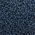 Hochwertige Makroaufnahme von dunkelblauen undurchsichtigen Glasperlen für DIY-Schmuckzubehör - Marineblau