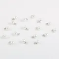 Vue détaillée de pendentifs en perles d'imitation ABS blanches avec bélières argent - 6mm (10 Pieces Pack) / Argent Avec Perle Blanche